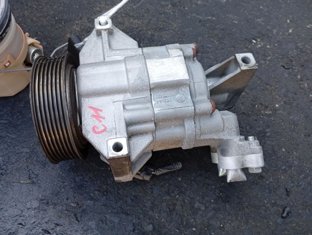 Компрессор кондиционера на Nissan Tiida C11 HR15DE 92600-ED07B