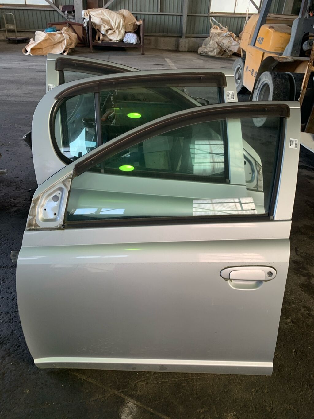 Дверь боковая на Toyota Vitz SCP10, Переднее Левое расположение