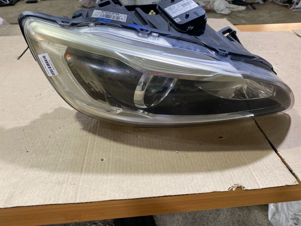 Фара на Volvo V60 FW 31420111, Правое расположение