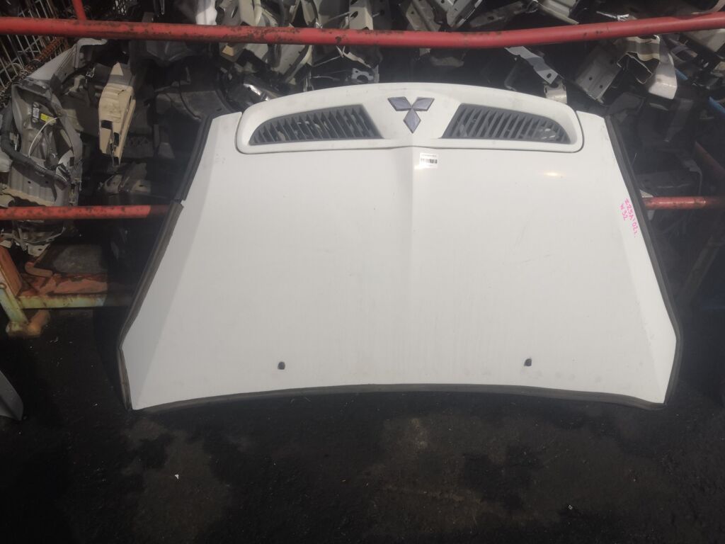 Капот на Mitsubishi Colt Z25A