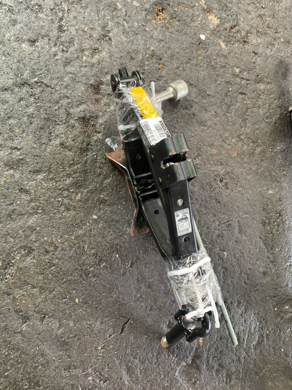 Домкрат на Toyota Vitz SCP10