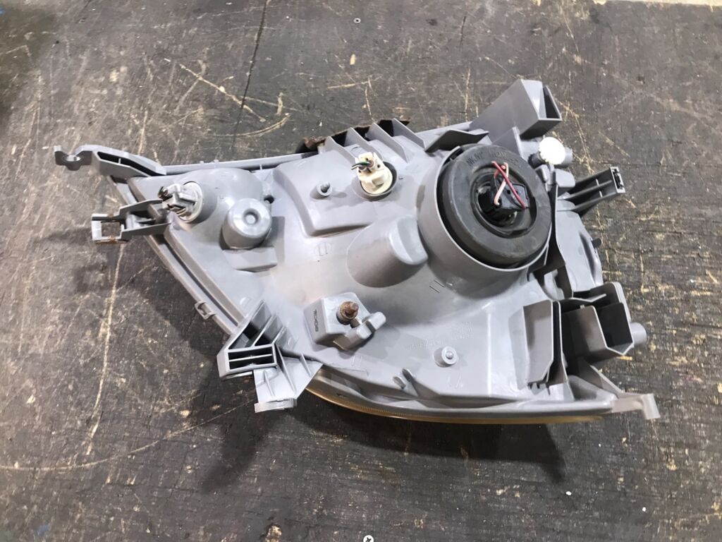 Фара 26-104 26-104 на Toyota Regius RCH41W Фото 3