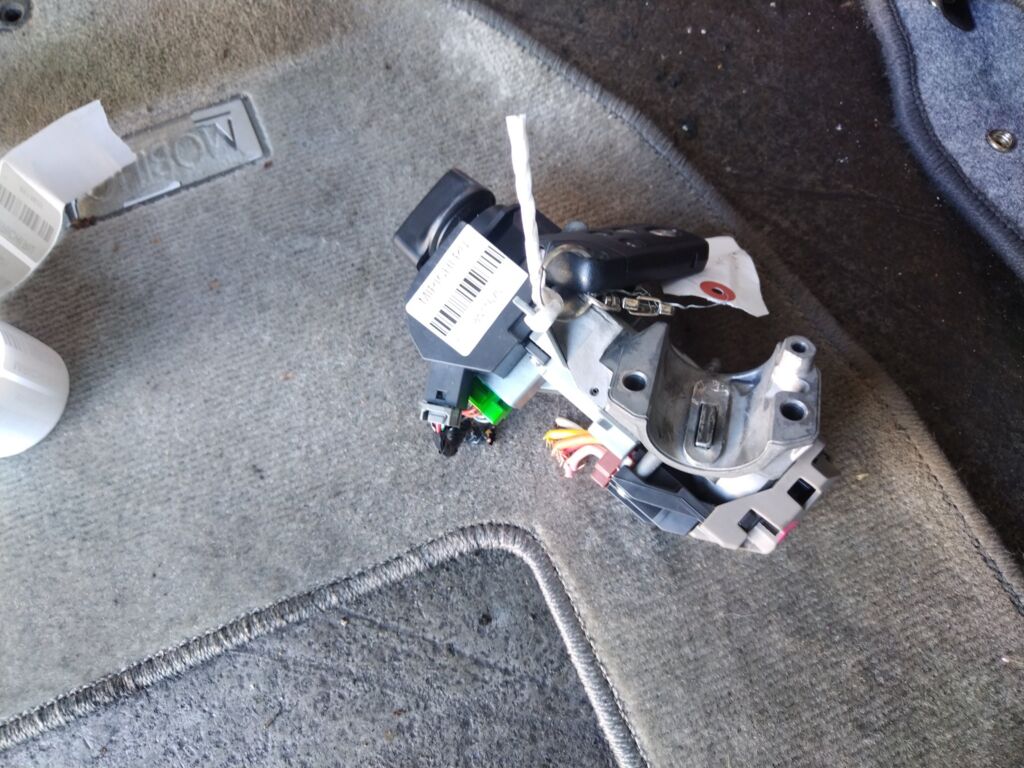 Замок зажигания на Honda Freed Hybrid GP3