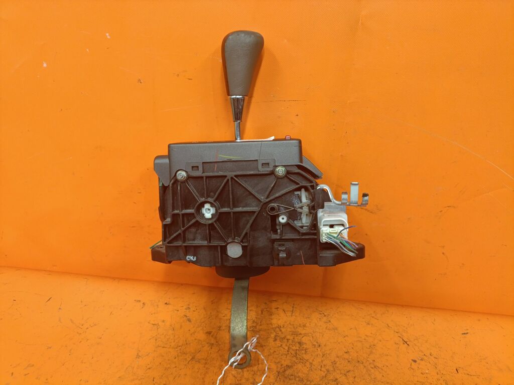 Ручка КПП на Toyota Crown JZS171