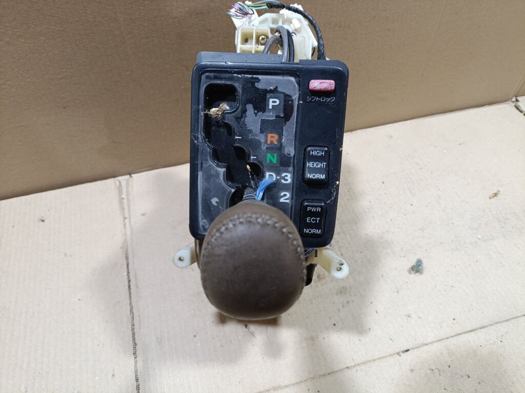 Ручка КПП на Toyota Celsior UCF21