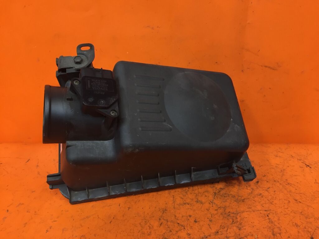 Датчик расхода воздуха на Toyota Avensis Wagon AZT250W 1AZ-FSE 22204-0J010  22204-22010
