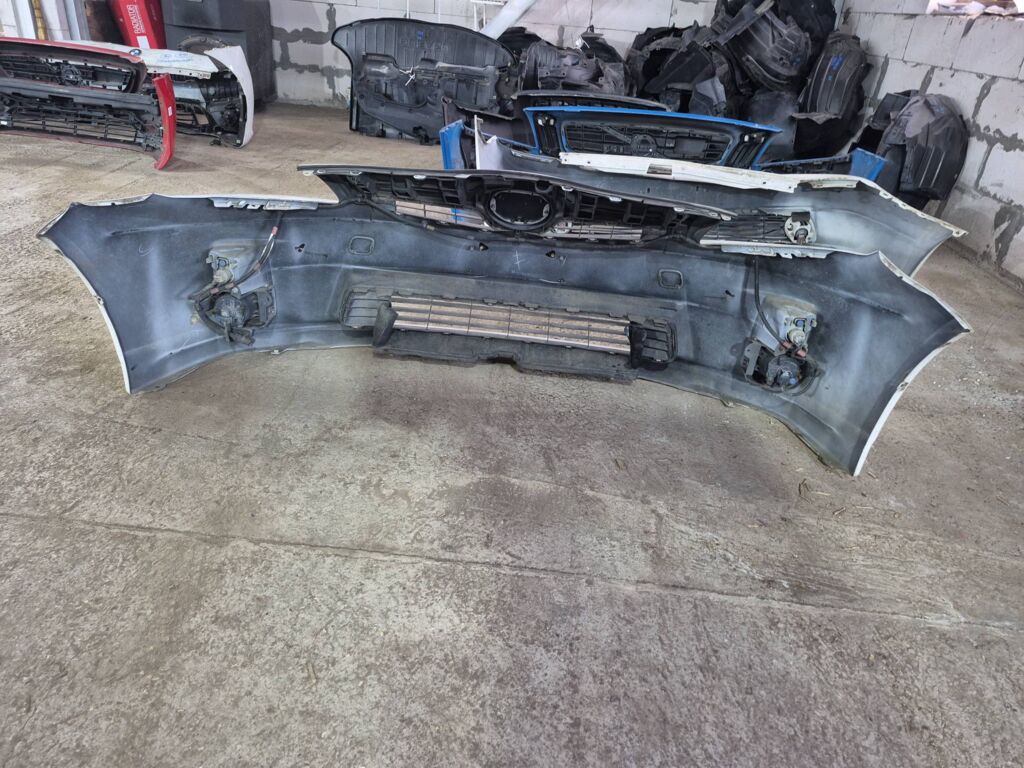 Бампер на Toyota Prius ZVW30 Фото 5