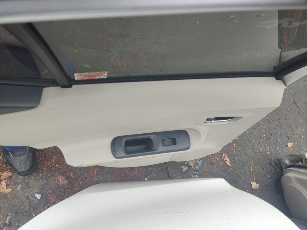 Дверь боковая на Toyota Aqua NHP10 Фото 3