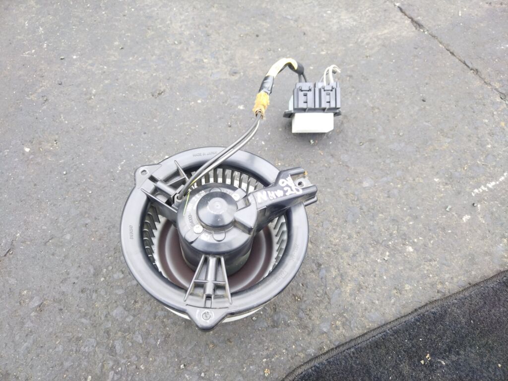 Мотор печки на Toyota Prius NHW20 Фото 2