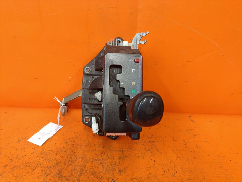Ручка КПП на Toyota Crown Estate JZS173W