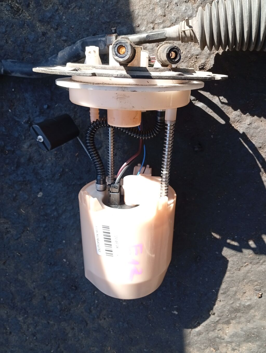 Бензонасос на Nissan Note E12 HR12DDR 17040-3VA1C