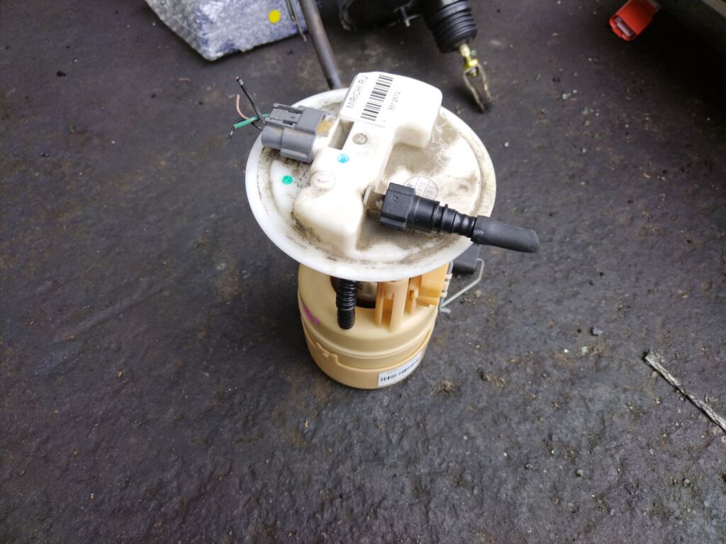 Бензонасос на Nissan March AK12 CR12DE Фото 3