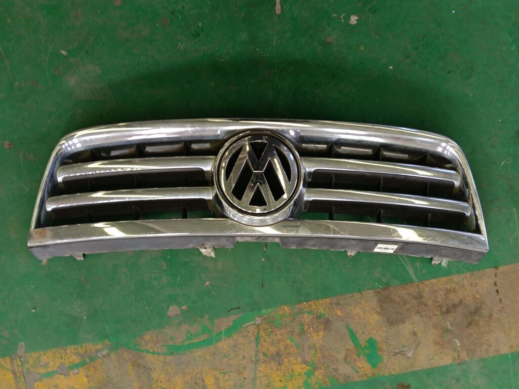 Решетка радиатора 7L6853601A на Volkswagen Touareg 7L Фото 2
