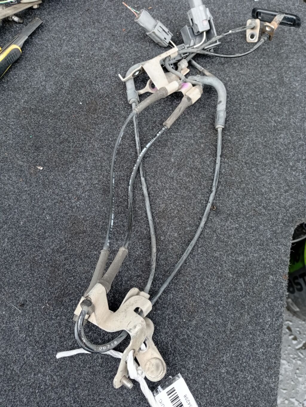 Датчик ABS на Mazda Atenza GHEFP LF, Переднее расположение