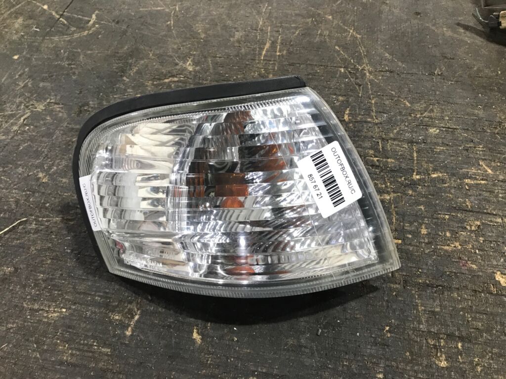 Поворотник к фаре на Nissan Sunny FB15 3418, Правое расположение