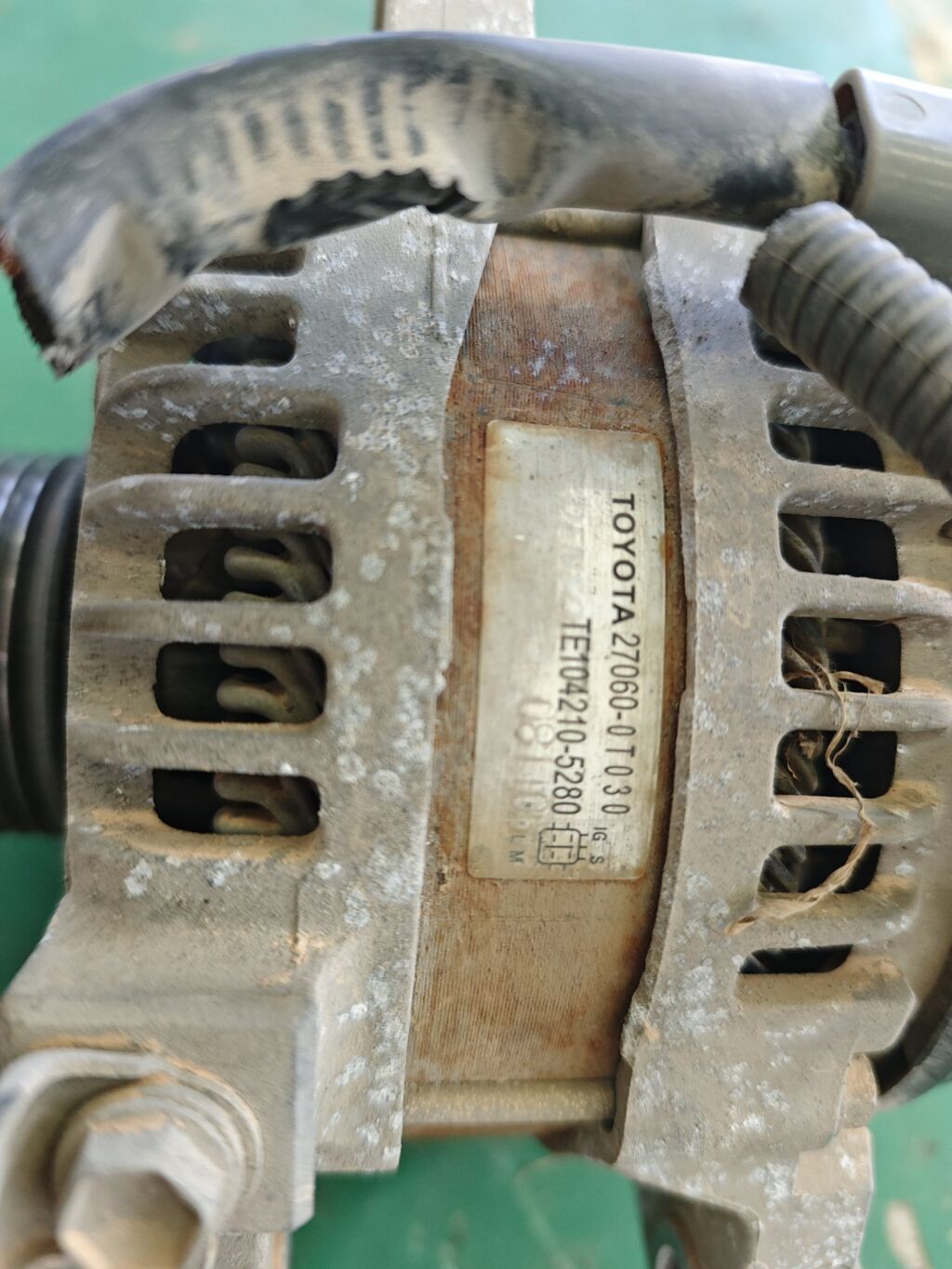 Генератор 27060-0T030 на Toyota Corolla ZRE151L 1ZR-FE Фото 2