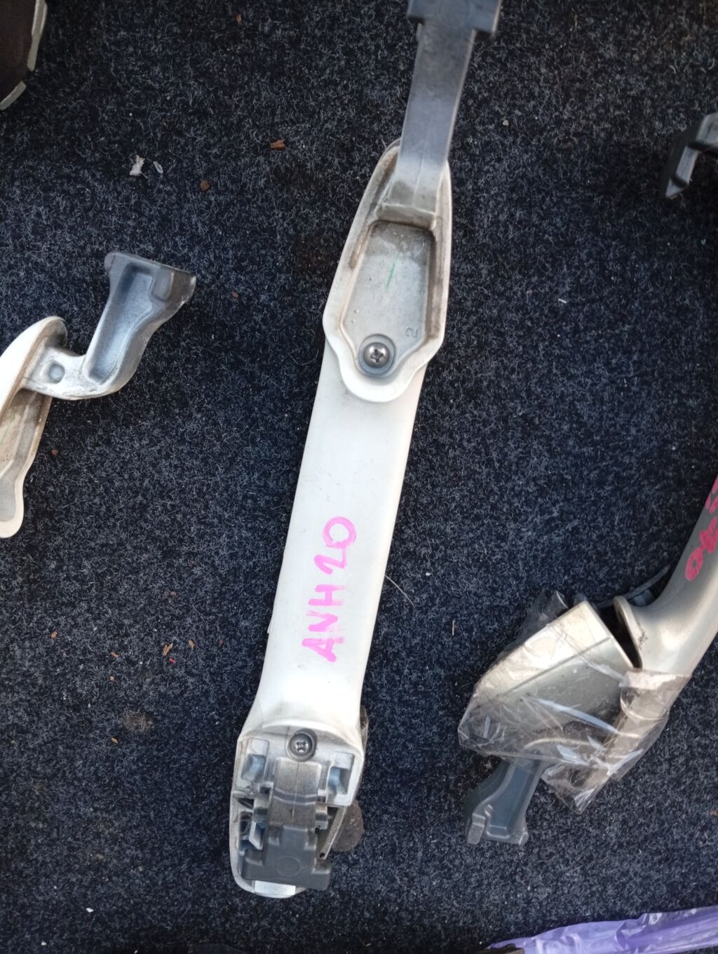 Ручка двери на Toyota Noah ZRR70G Фото 2