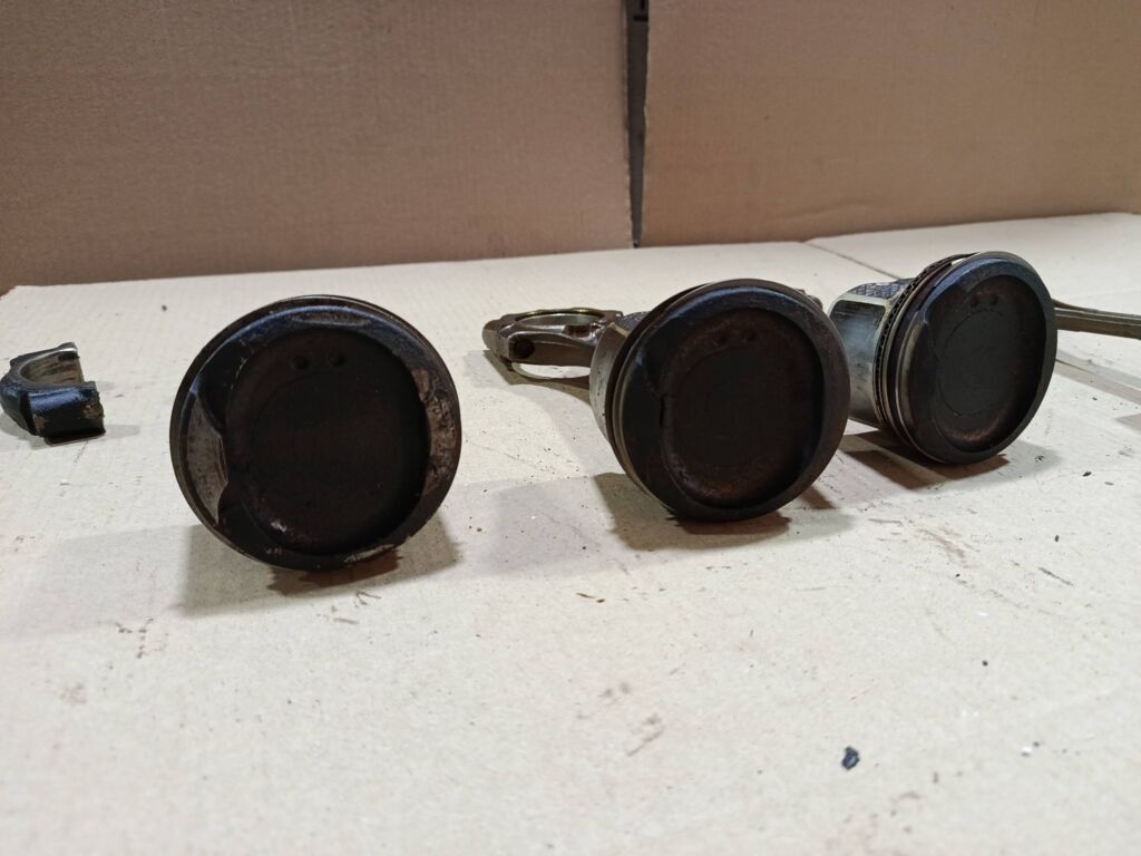 Поршень на Toyota Vista ZZV50 1ZZ-FE Фото 4