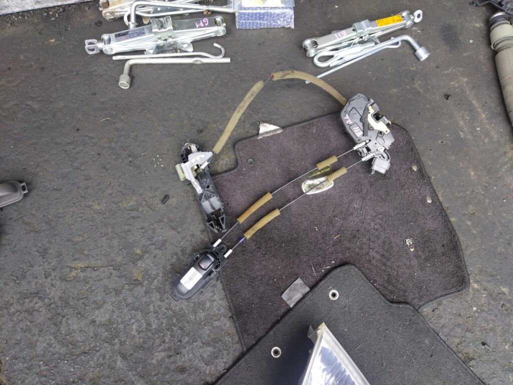 Замок двери на Nissan Note E11, Заднее Левое расположение