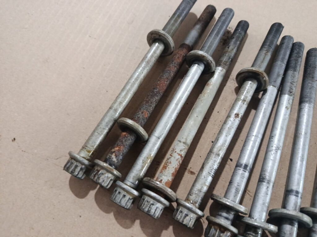 Болт крепежный гбц на Subaru Legacy Wagon BH5 EJ206 Фото 3