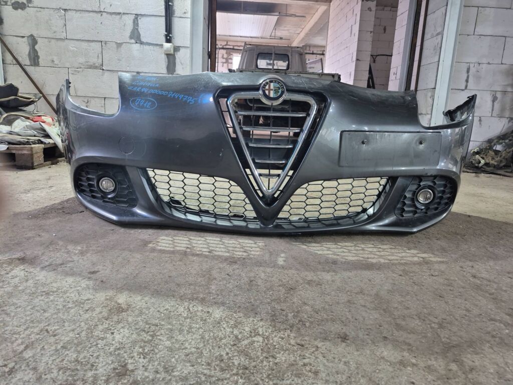 Бампер на Alfa Romeo Giulietta, Переднее расположение