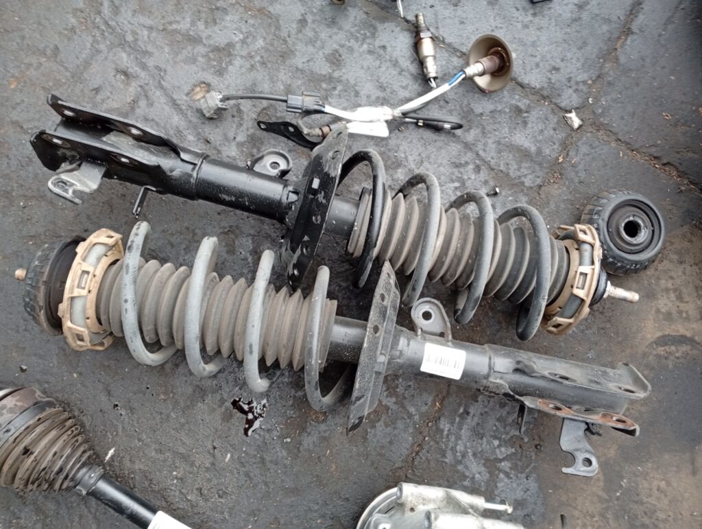 Стойка амортизатора на Honda Fit Shuttle Hybrid GP2 LDA Фото 2