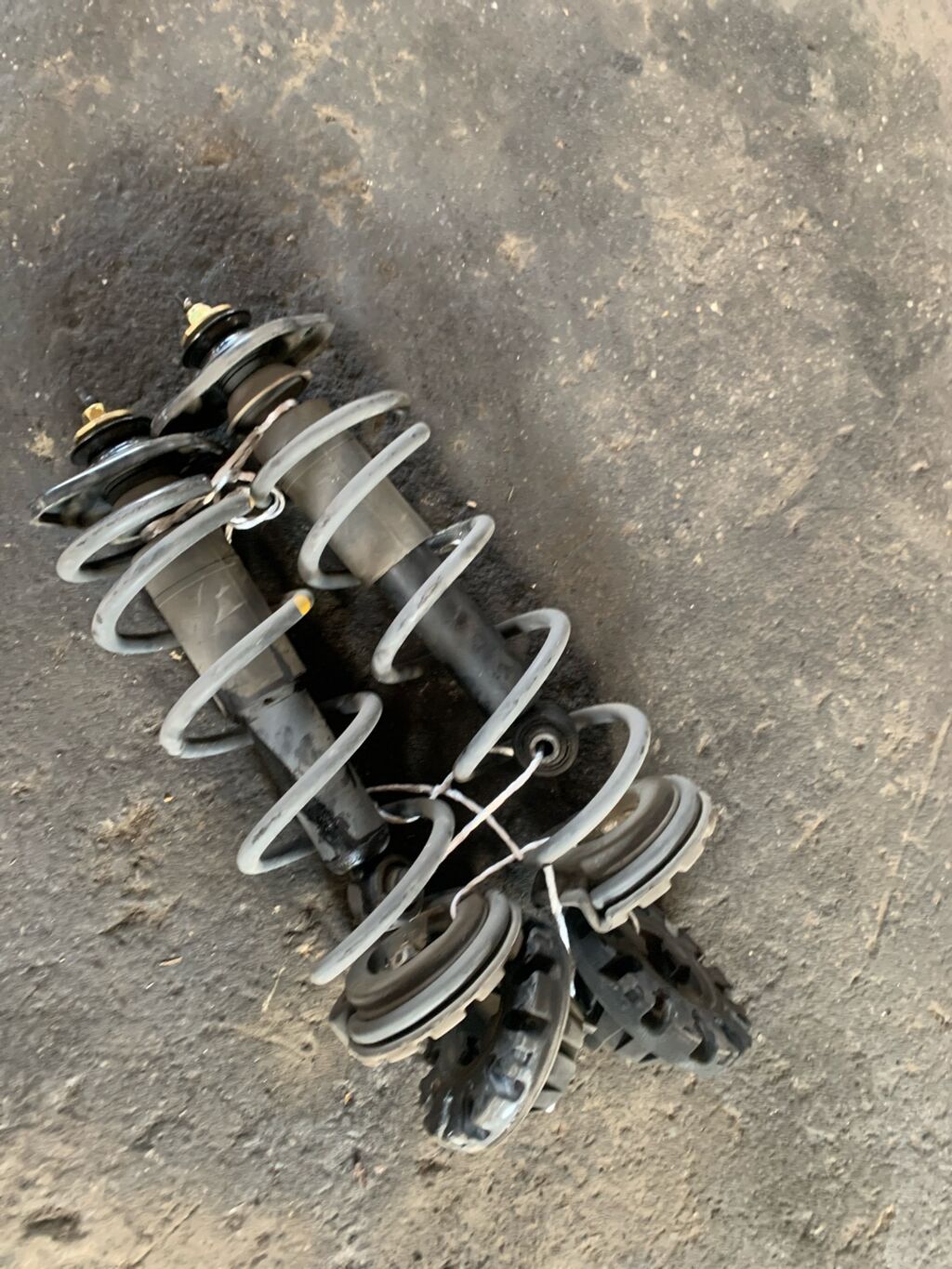 Амортизатор на Nissan Teana J31 344444  562002YA06  562002YA16  562009W000  562009W201  562009W211  562102YA06  562102YA16  562109W000  562109W201  562109W211  562109W225  562109W226  SST0144, Заднее расположение