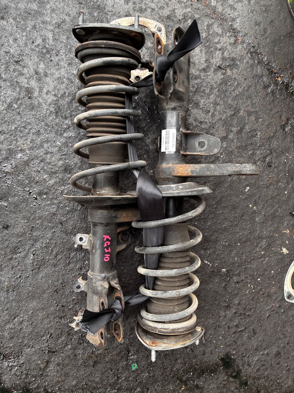 Стойка амортизатора на Toyota Iq KGJ10 1KR-FE, Переднее расположение