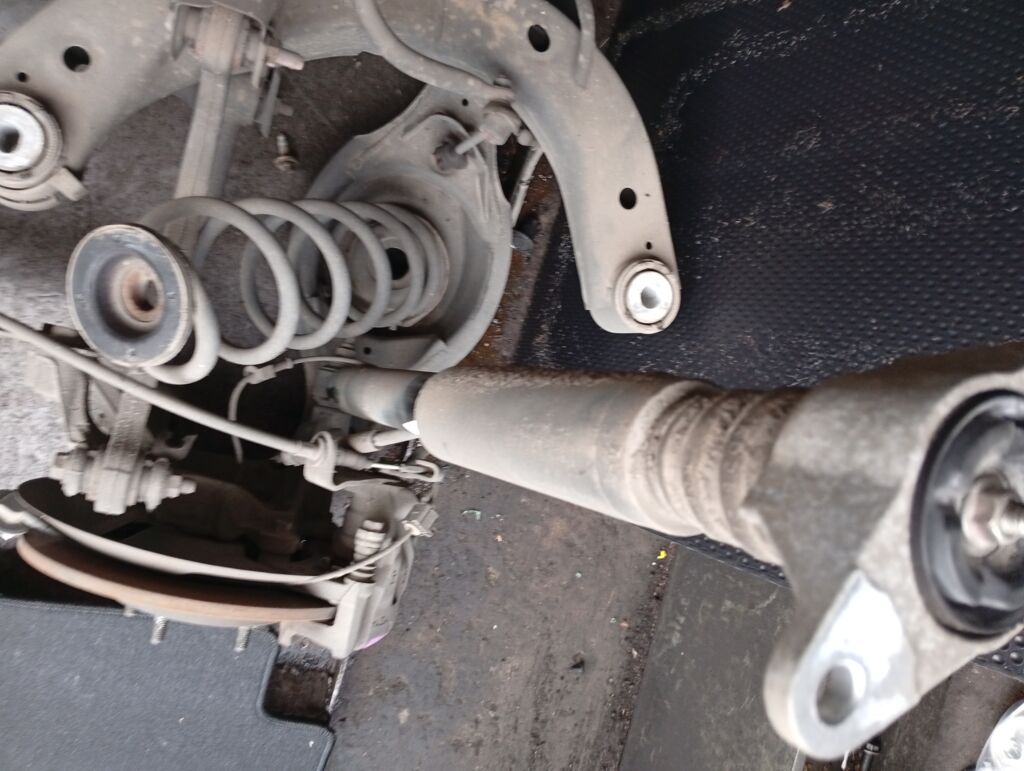 Амортизатор на Mazda Cx-5 KE2FW KF6928700, Заднее расположение