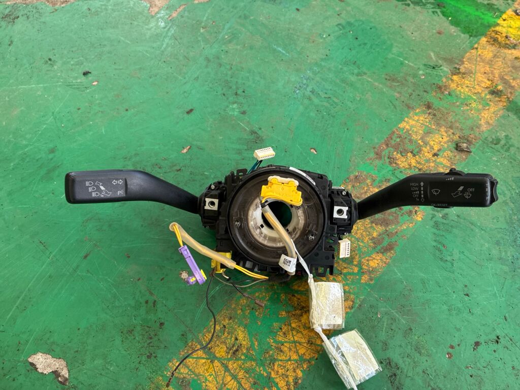 Переключатель поворотов на Skoda Octavia A5 1Z 1K5953513J  1K5953507N