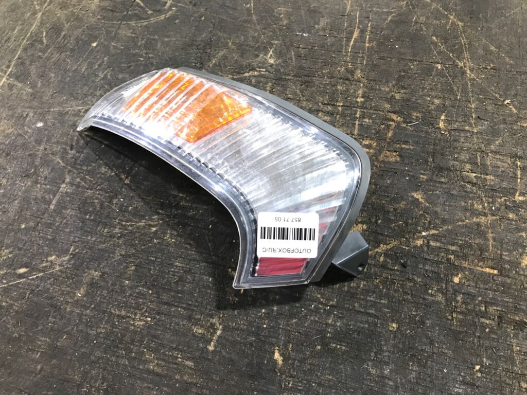 Поворотник к фаре на Toyota Hiace Regius RCH41W 26-105, Правое расположение