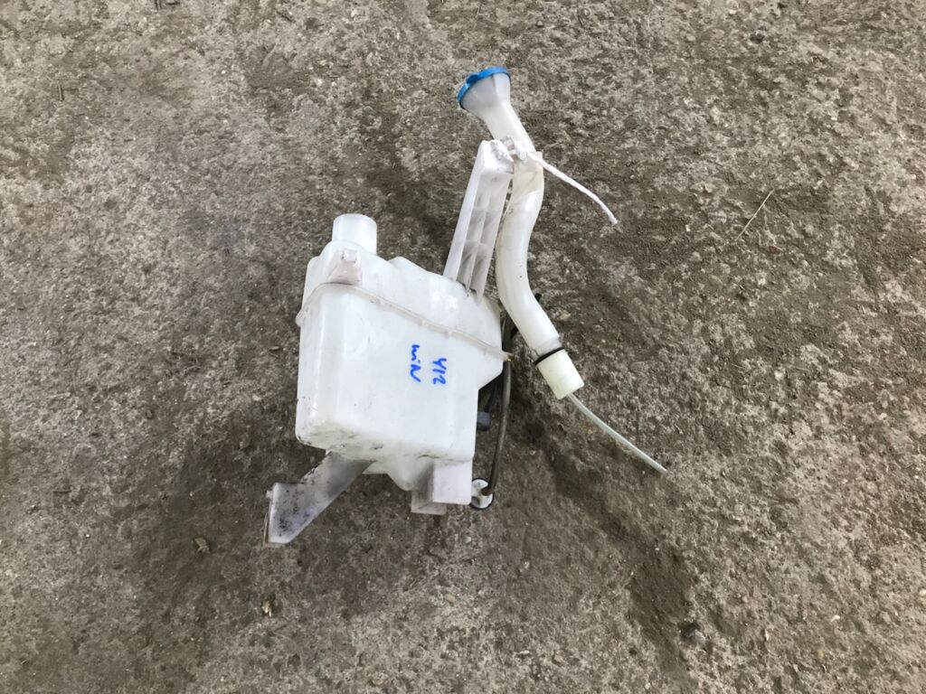 Бачок омывателя на Nissan Wingroad Y12 28910 ED000  28910 ED00A