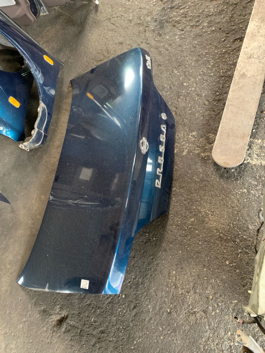 Крышка багажника на Nissan Presea R11 84300-40Y30