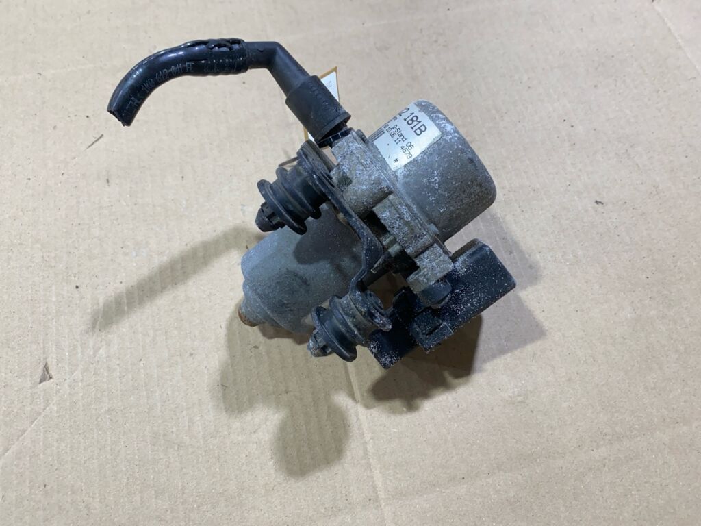 Вакуумный насос на Volkswagen Golf 1J 1J0612181B