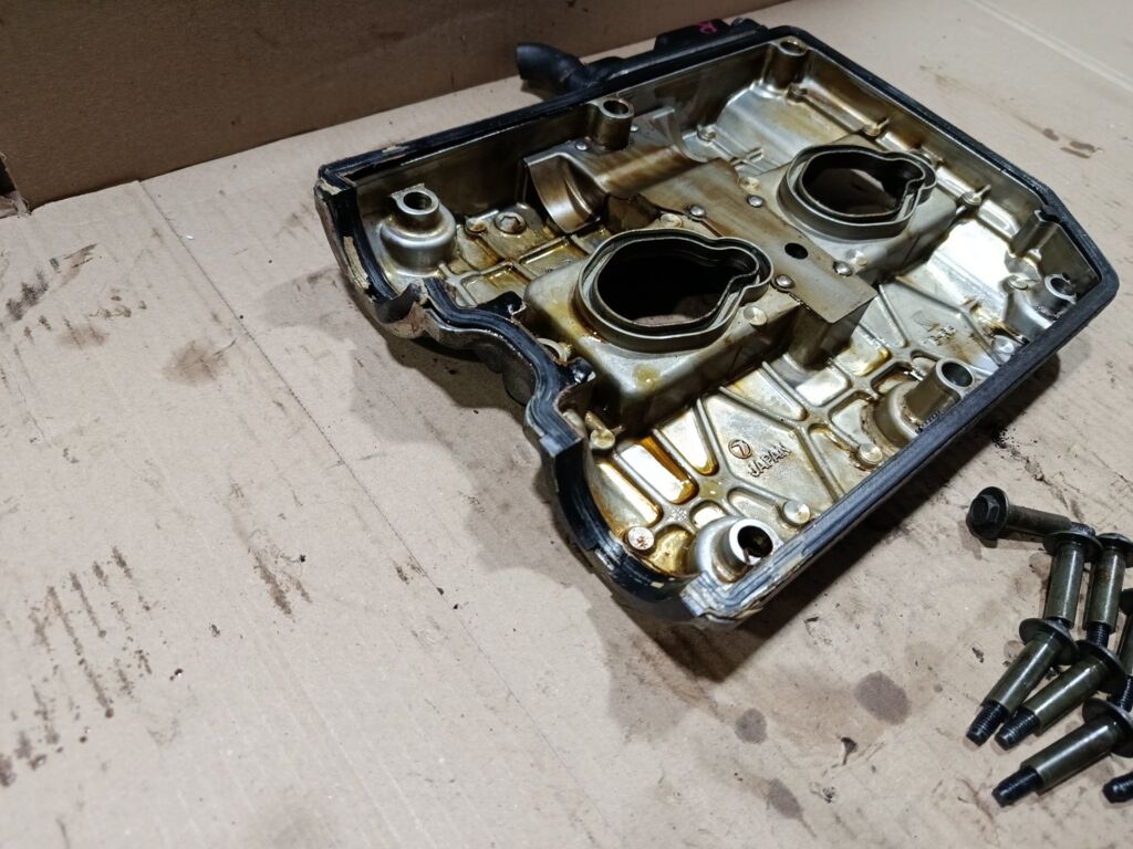 Клапанная крышка на Subaru Legacy Wagon BH5 EJ206 Фото 6