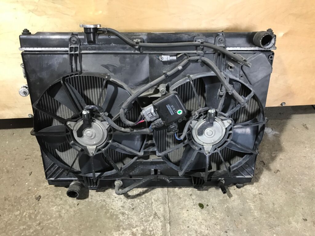 Радиатор ДВС на Nissan Fuga Y50 VQ25DE Фото 3