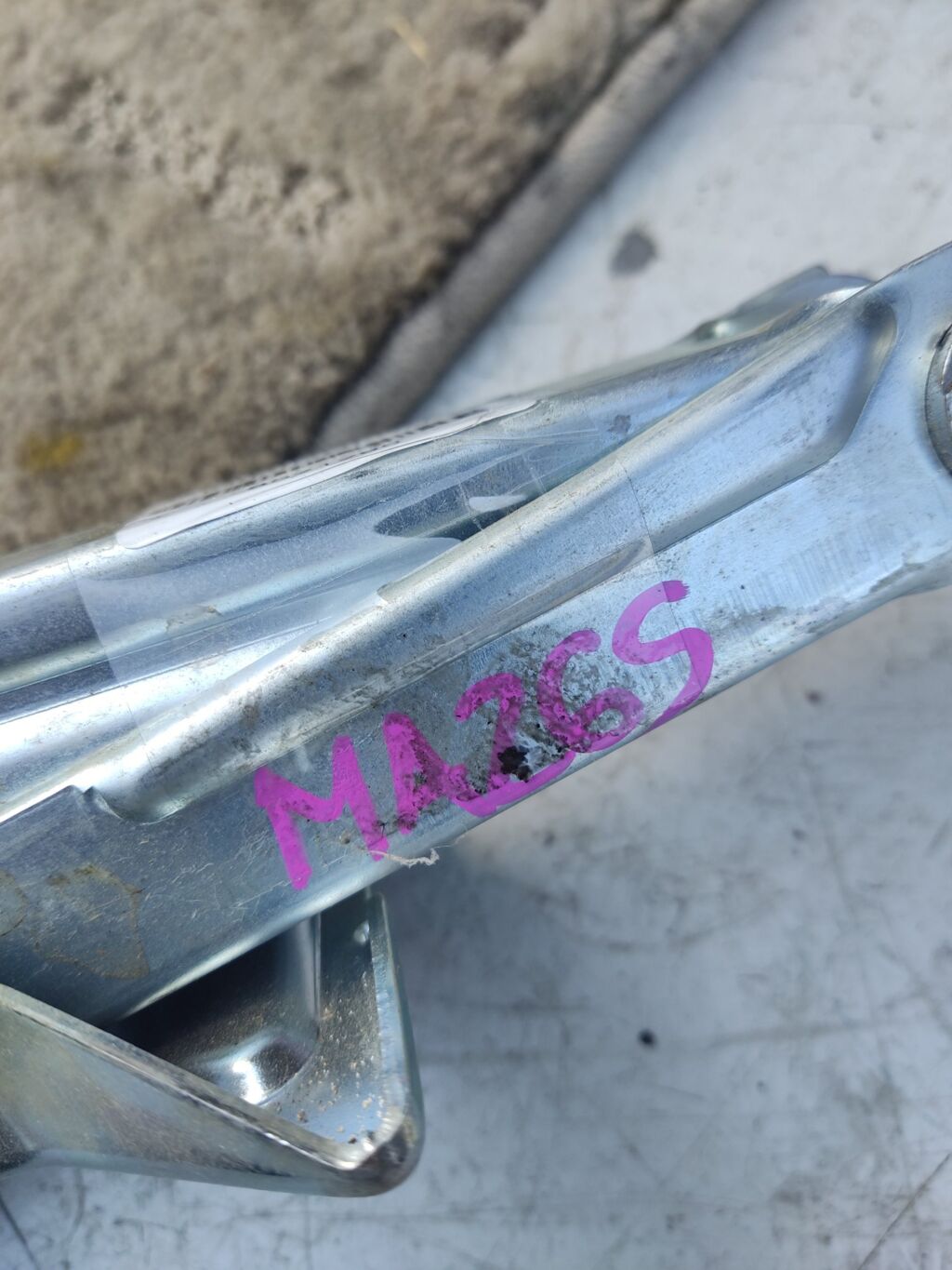 Домкрат на Suzuki Solio MA26S