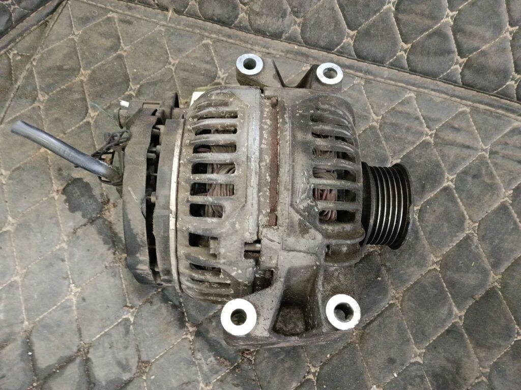 Генератор на Audi A4 8E CBF 06B903016AB  0124525088  06B903016AA  06B903016ABX  06B903016AF  06B903016AX  06B903019E  06B903019EX  06D903016A  06D903016AX  06D903019EX  06J903023EX  2542494  2542739  2543369  437360  439393  SG14B010  SG14B016  SG14B022