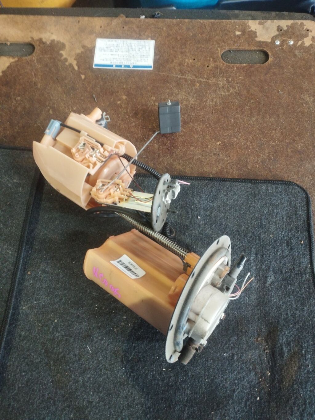 Бензонасос на Toyota Vitz NCP95 2NZ-FE