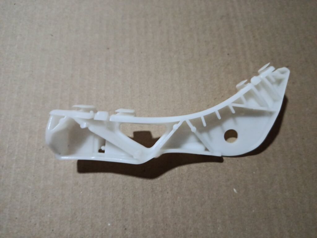 Крепление бампера на Mazda Atenza GG3P GJ6A50E11C, Переднее Правое расположение