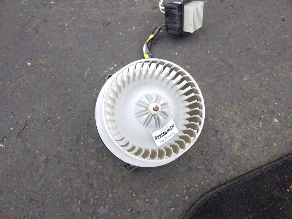 Мотор печки на Toyota Prius NHW20 Фото 3