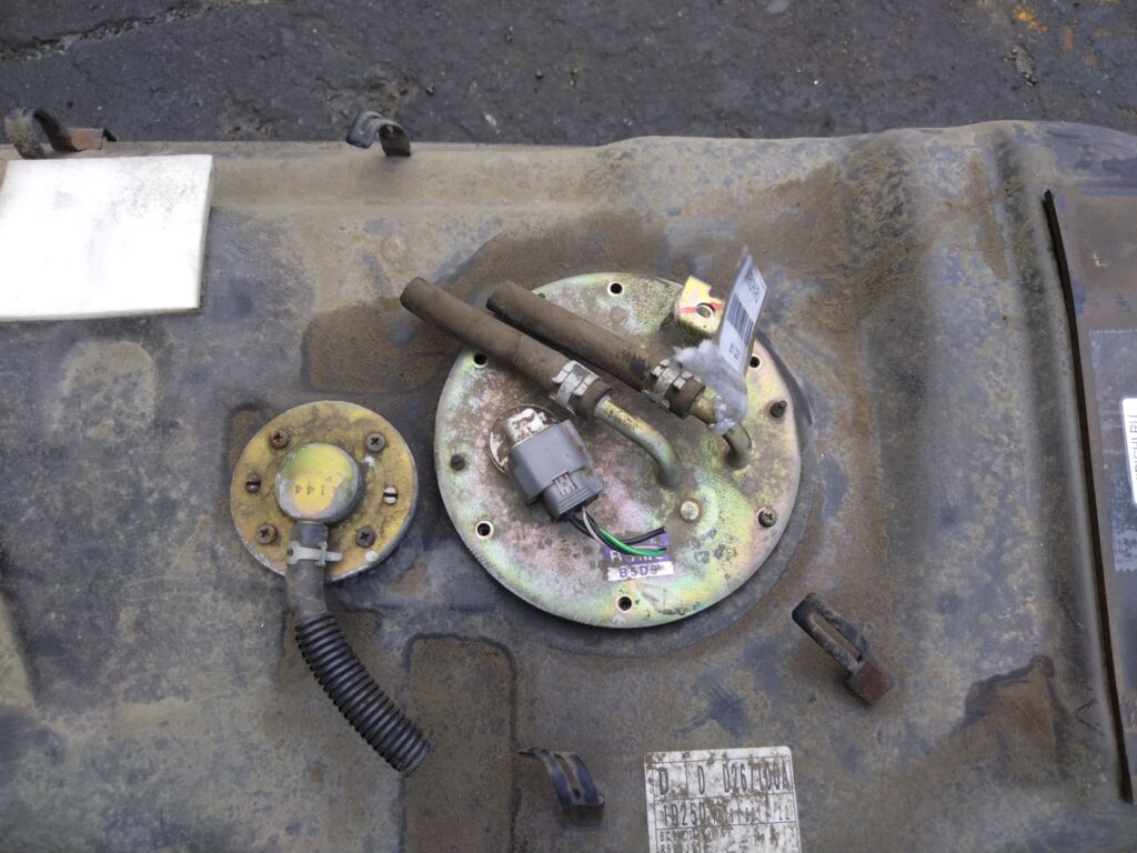 Бензонасос на Mazda Demio DW3W B3