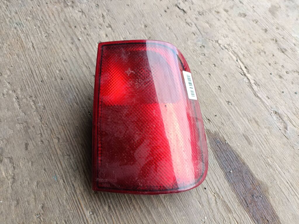 Стоп на Nissan Mistral R20 015026, Правое расположение