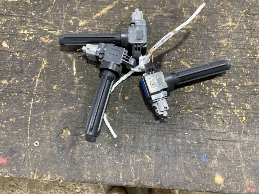 Катушка зажигания на Nissan Dayz Roox B21A 1832A057