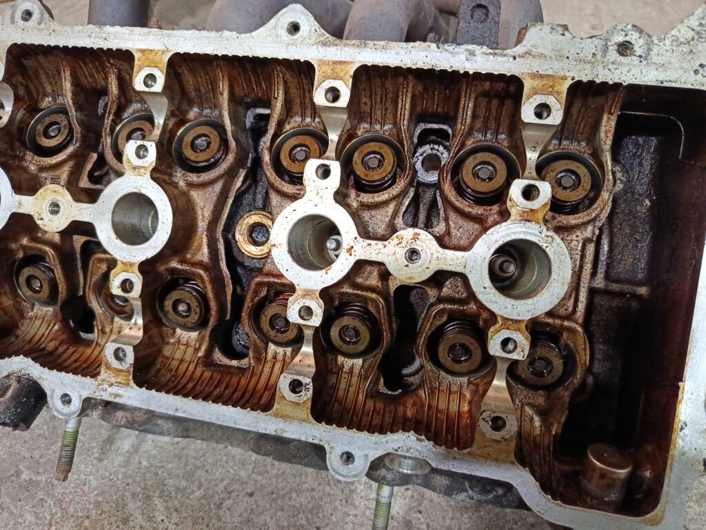 Головка блока цилиндров на Toyota Vista ZZV50 1ZZ-FE Фото 10