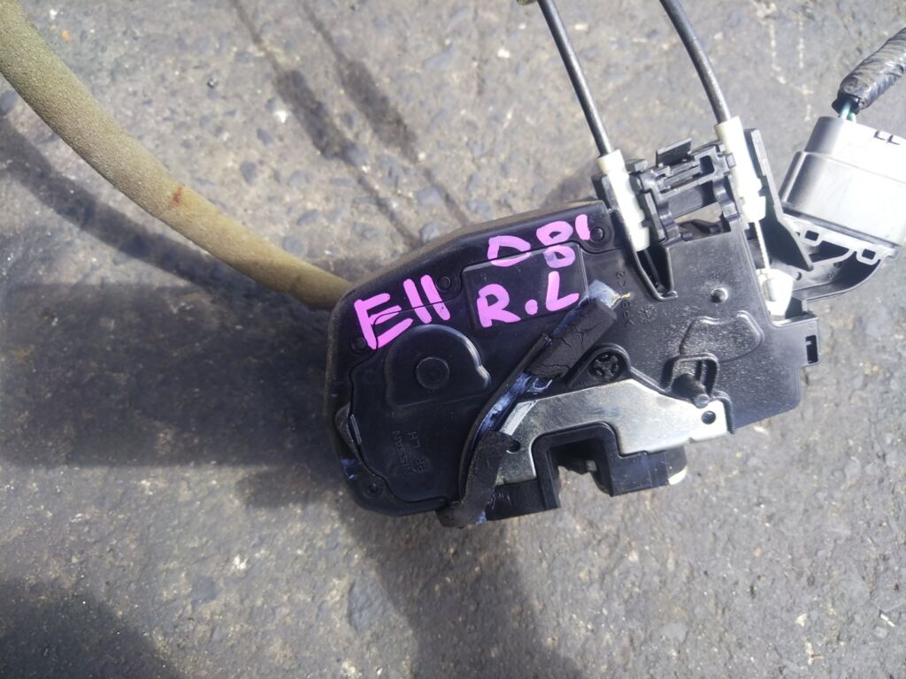 Замок двери на Nissan Note E11, Заднее Левое расположение