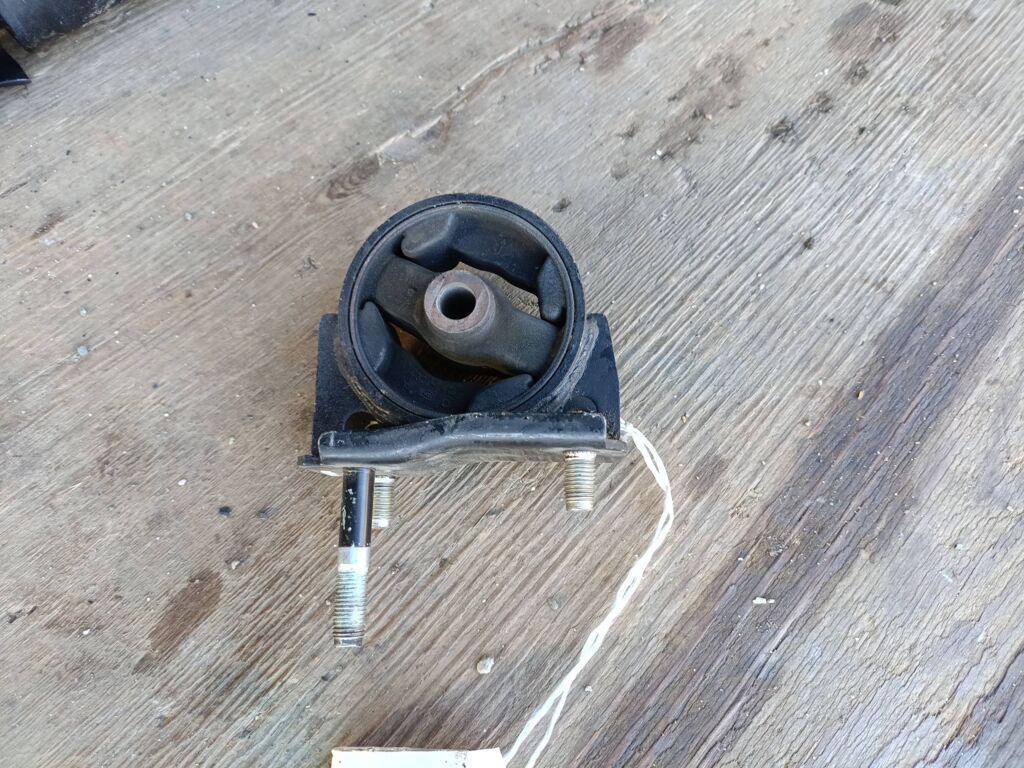 Подушка двигателя на Toyota Camry SV30 4S-FE 12371-64190  470.TY1127, Заднее расположение