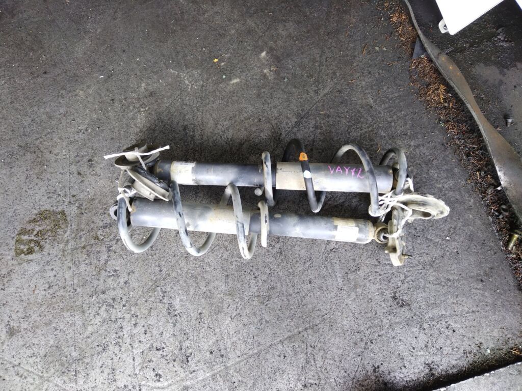 Амортизатор на Nissan Ad Expert VAY12 Фото 2