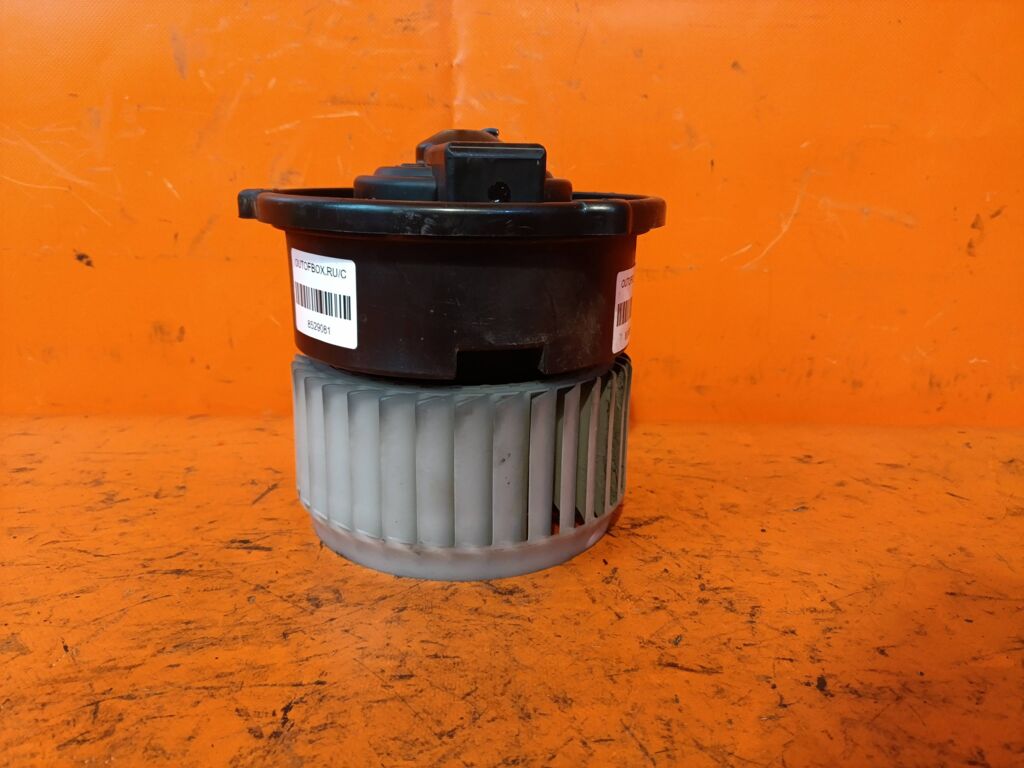 Мотор печки MN140153 на Mitsubishi Colt Plus Z23W Фото 4 Мотор печки MN140153 на Mitsubishi Colt Plus Z23W Фото 4