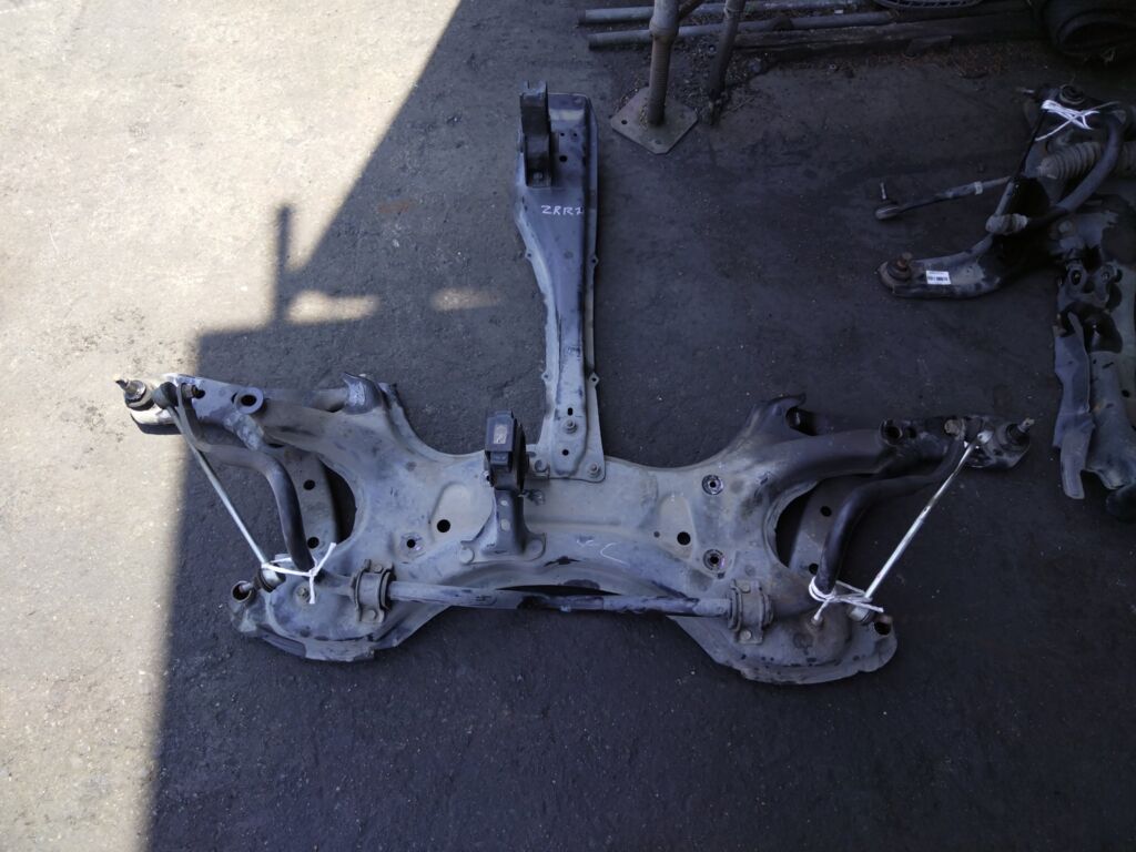 Балка под ДВС 51201-28230 на Toyota Voxy ZRR70W 3ZR-FAE Фото 2